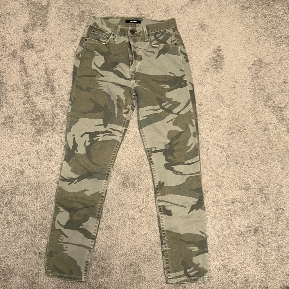 GRLFRND camo skinny size 24